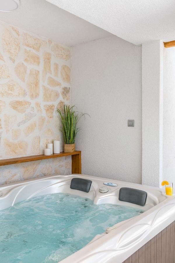 스플리트 Tonina - House With Terrace, Jacuzzi, Free Parking 아파트 외부 사진