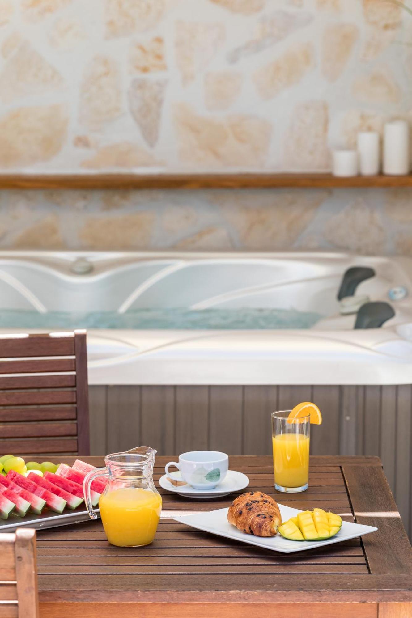 스플리트 Tonina - House With Terrace, Jacuzzi, Free Parking 아파트 외부 사진
