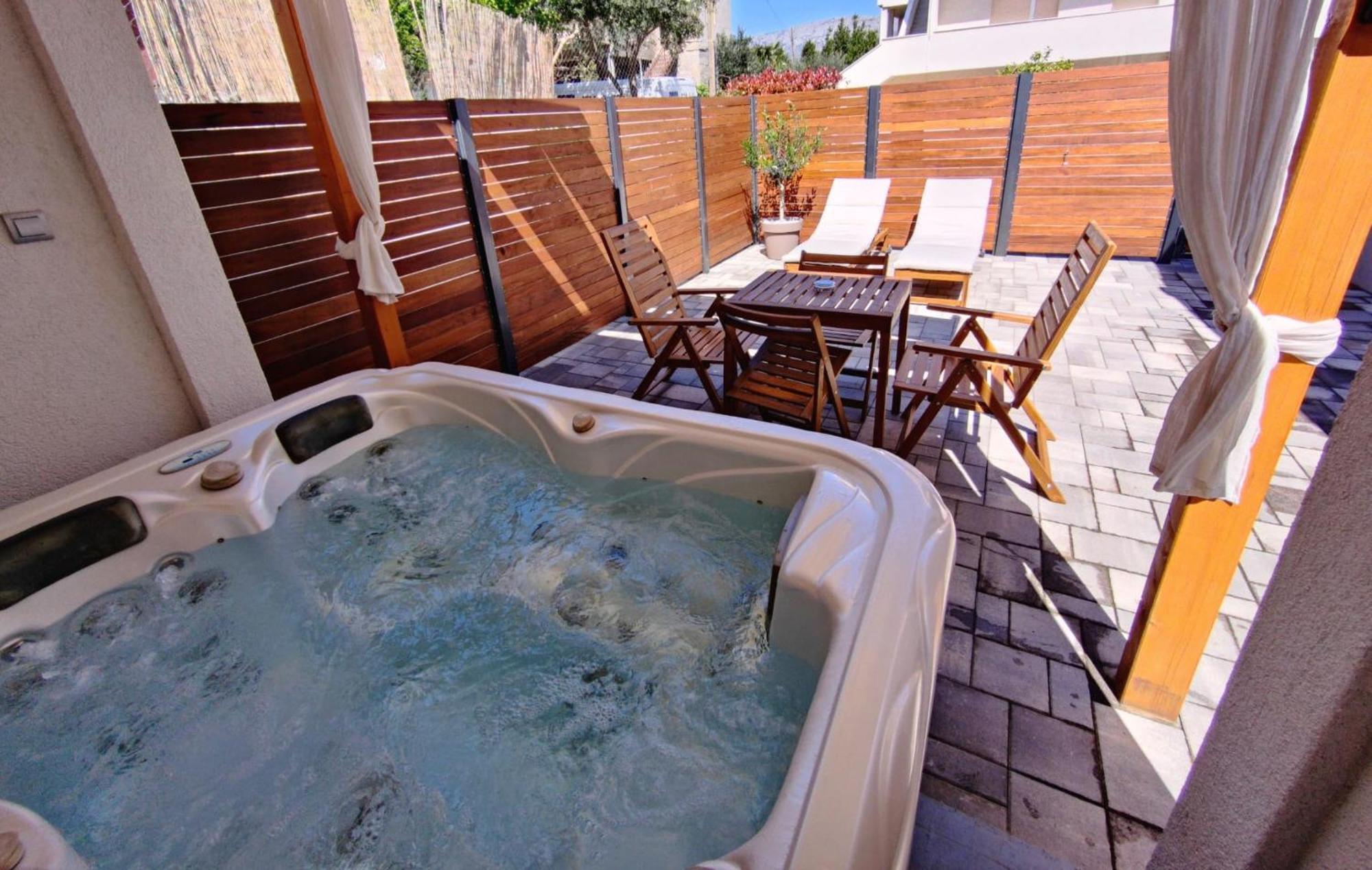 스플리트 Tonina - House With Terrace, Jacuzzi, Free Parking 아파트 외부 사진
